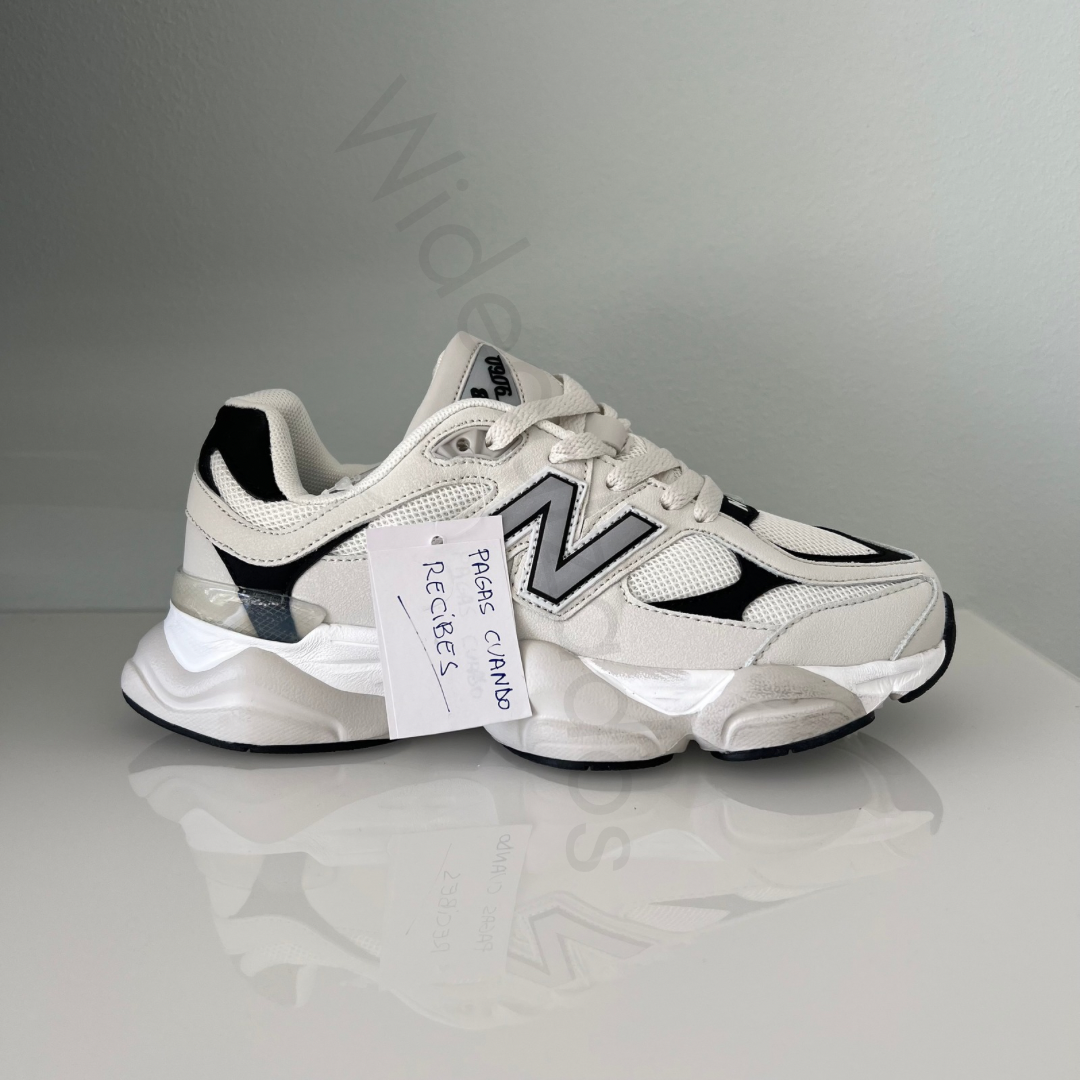 Zapatillas premium modelo 9060 en blanco roto con detalles negros