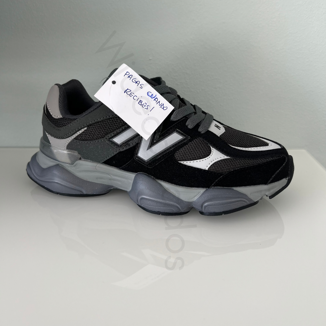 Zapatillas premium modelo 9060 en Negras con detalles grises