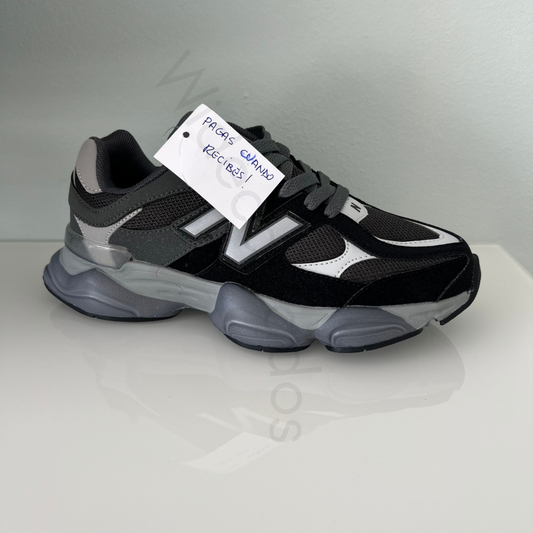 Zapatillas premium modelo 9060 en Negras con detalles grises