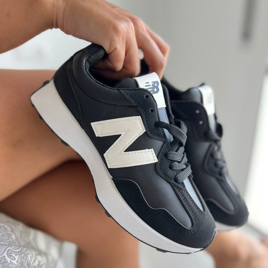 Zapatillas con la N en blanca