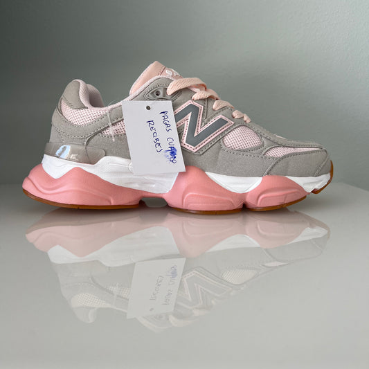Zapatillas premium modelo 9060 en Rosa con detalles Blanco