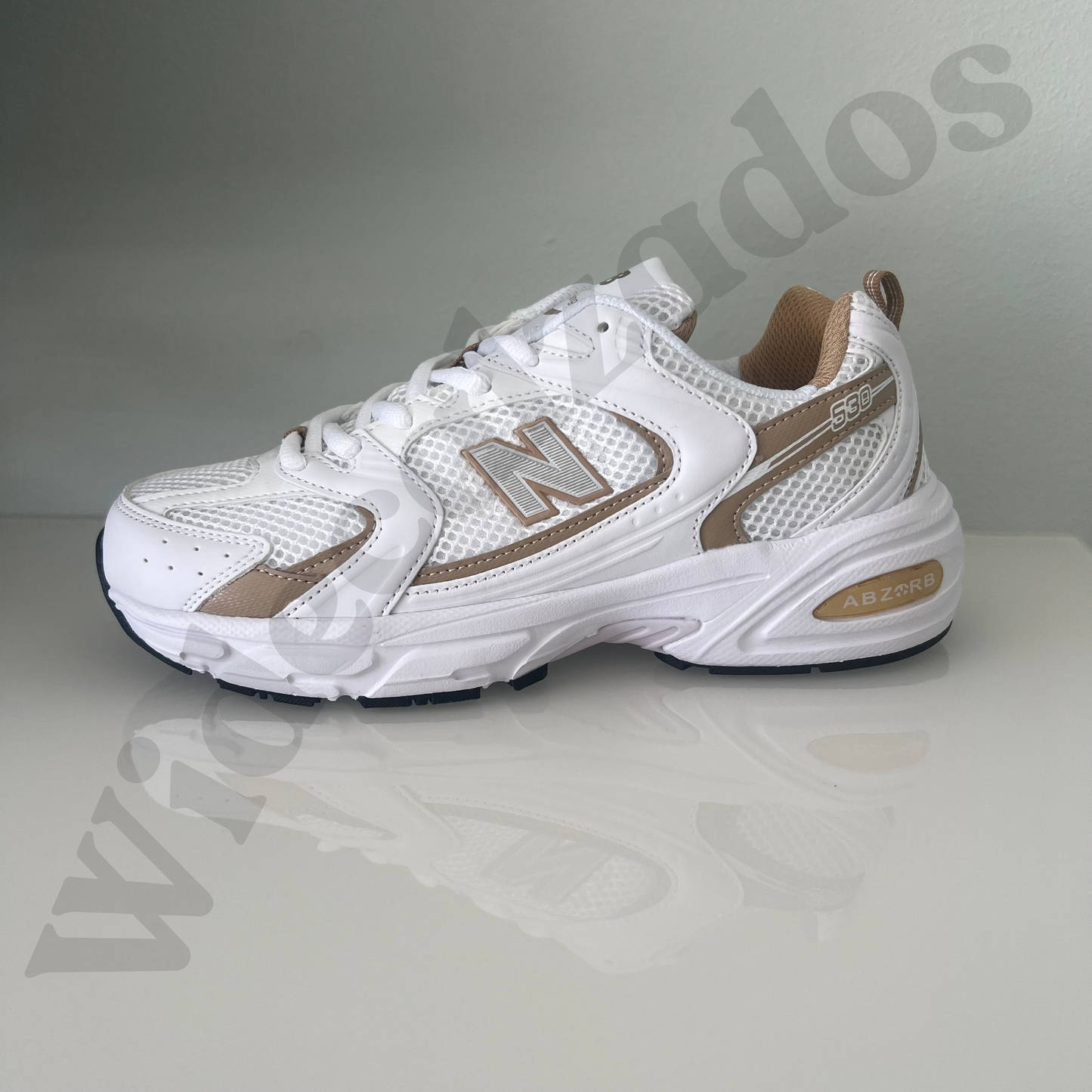 Zapatillas premium modelo 530 en varios colores